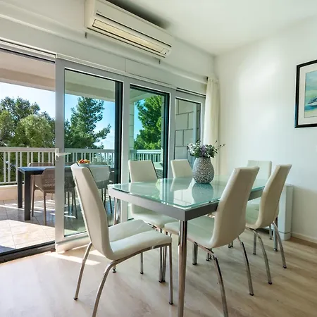 Simic アパート マカルスカ