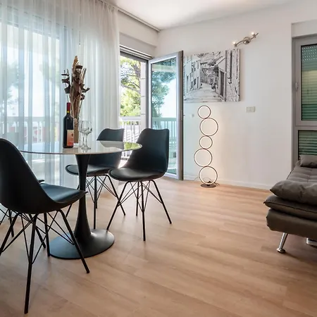 Simic アパート マカルスカ