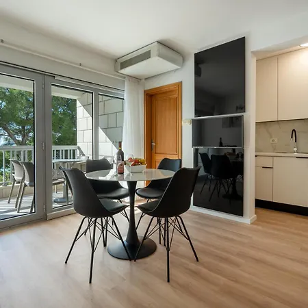 アパート Simic マカルスカ