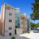Simic Daire Makarska